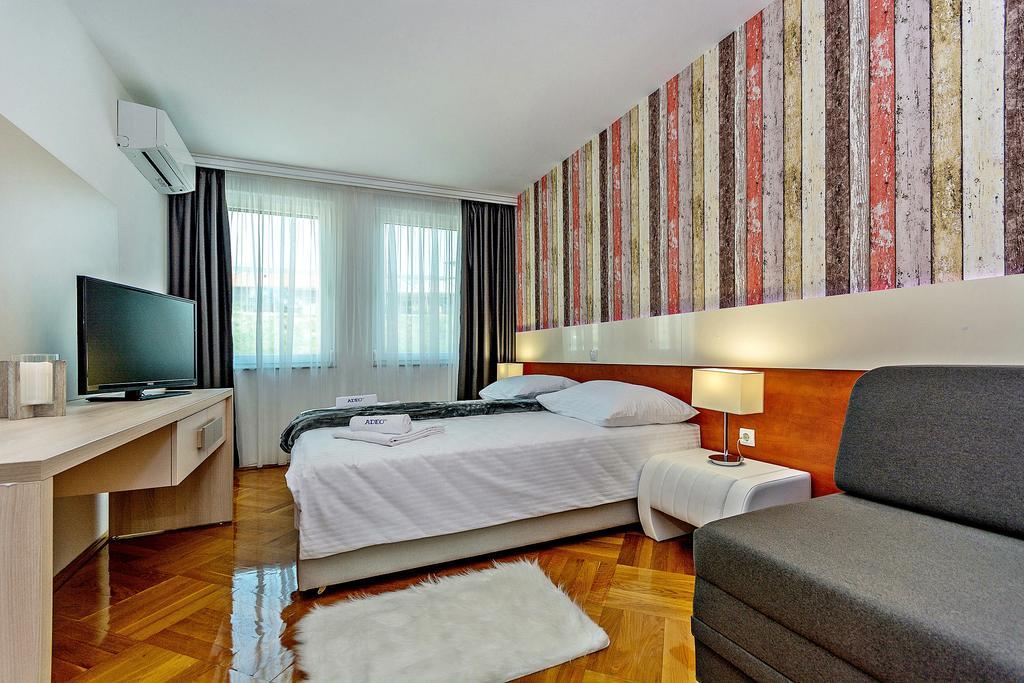 Adeo Hotel